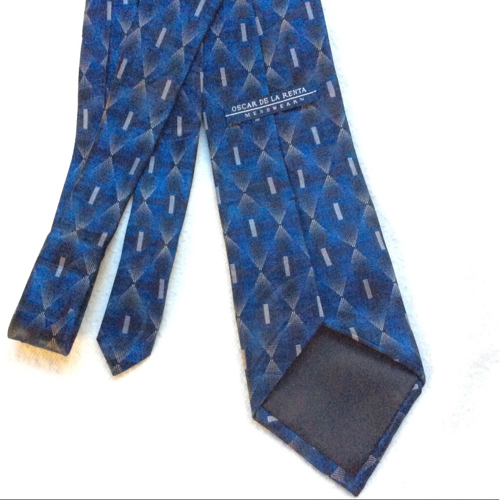 Vintage Oscar de la Renta 100% silk necktie